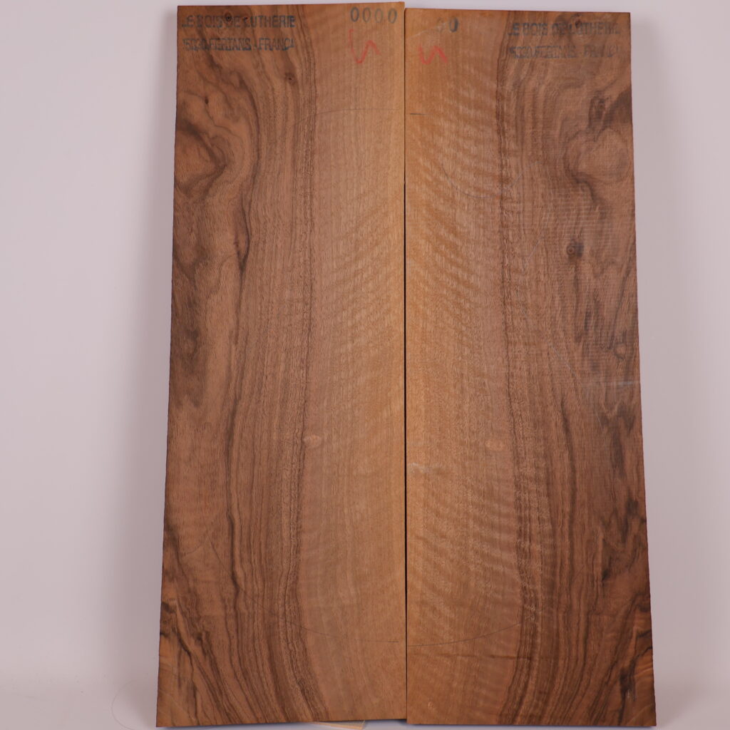 Table guitare électrique noyer 1S – 20mm NO5