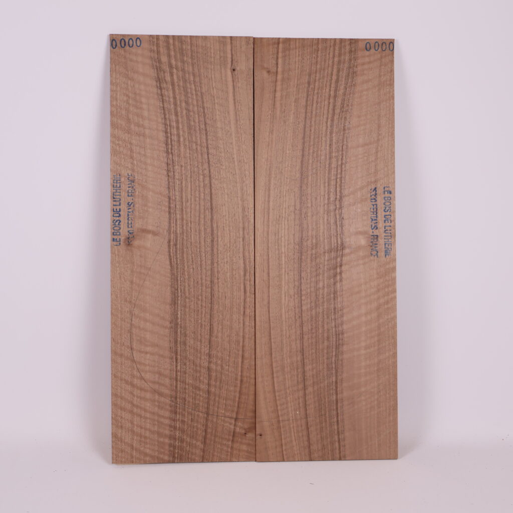 Table guitare électrique noyer 1S – 4mm NO20-205