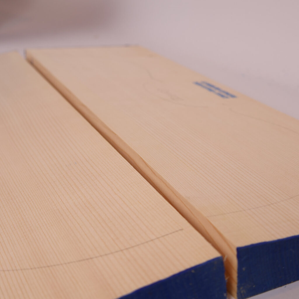 Table alto épicéa 1B 22G123