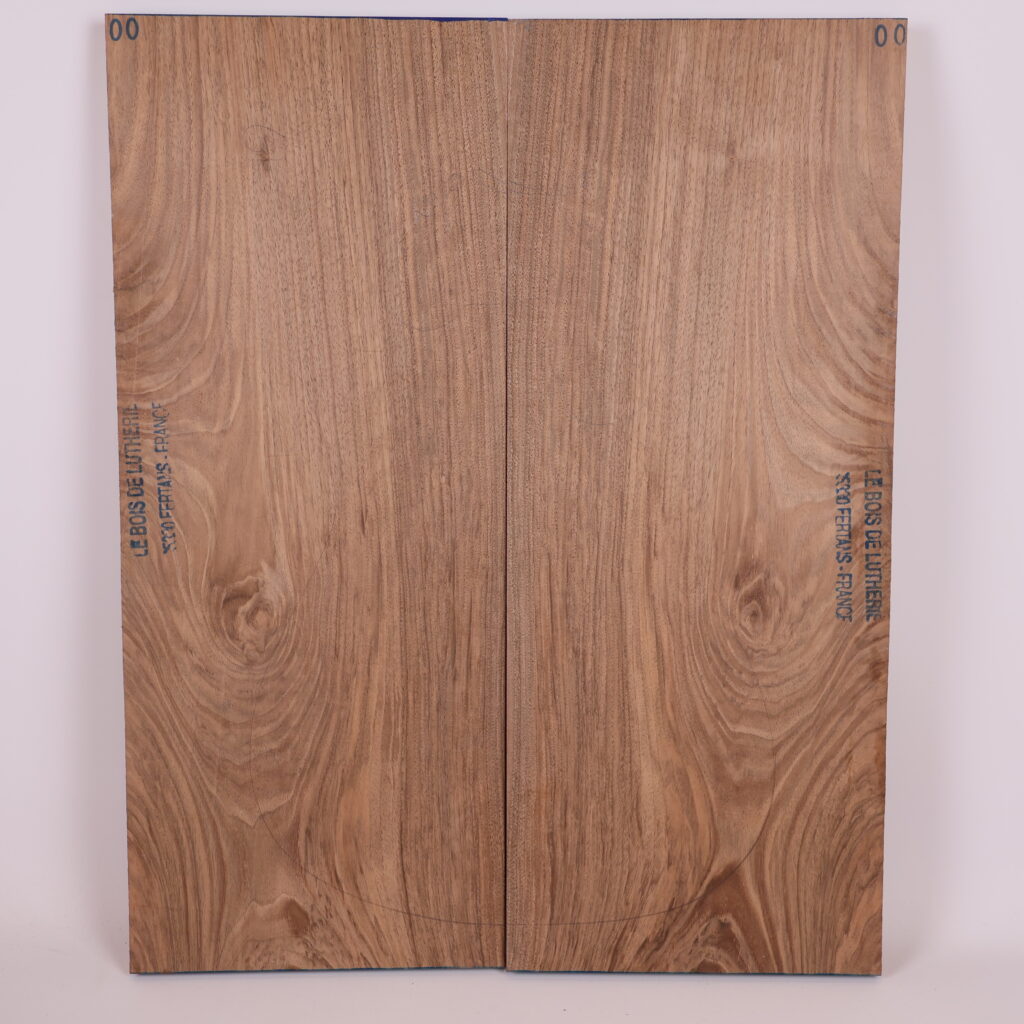 Table guitare électrique noyer 1A – 20mm NO20-14