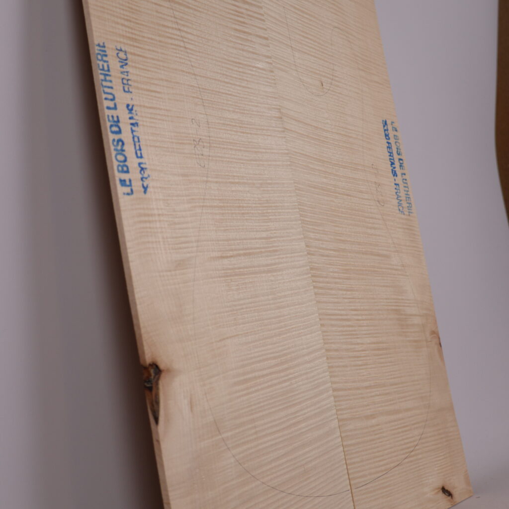Table guitare électrique érable ondé 1S – 4 mm E23-2