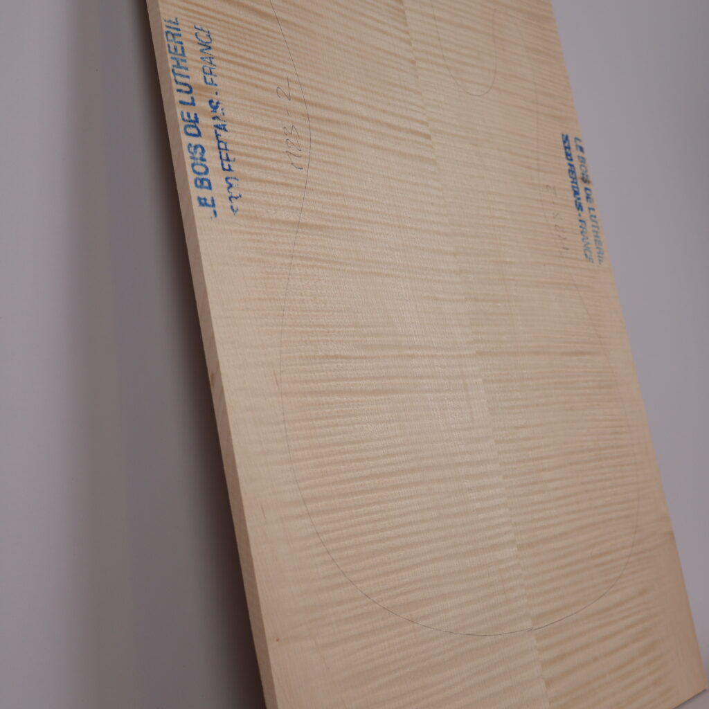 Table guitare électrique érable ondé 1S – 4 mm M23-2