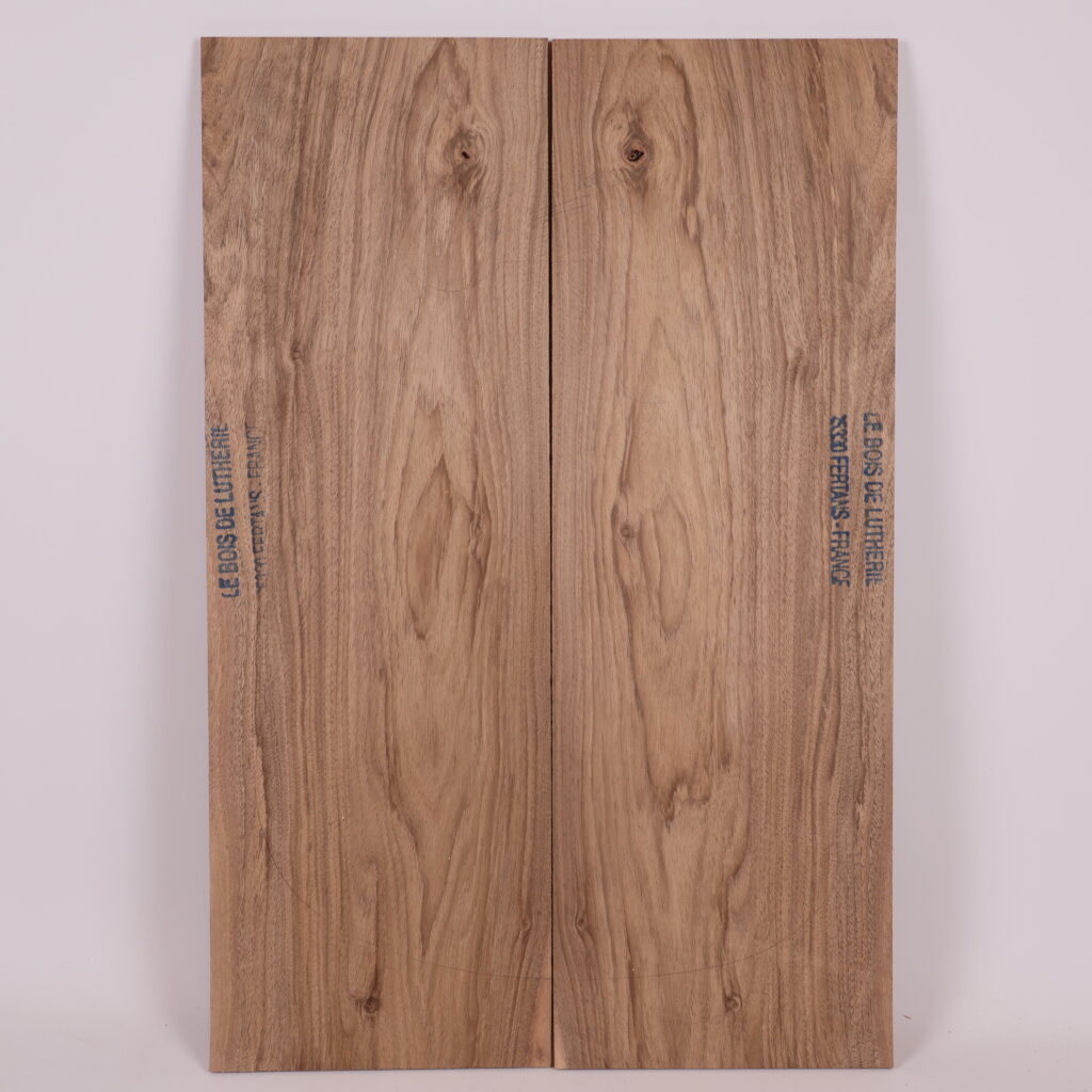 Table guitare électrique noyer 1B – 4mm NO20-16